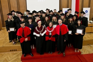 The graduation ceremony for English Division students zdjęcie