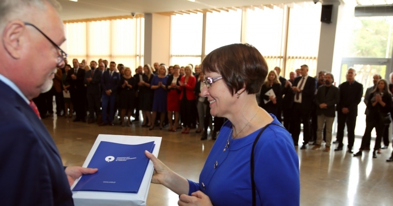 Nagrody uroczyście zdjęcie