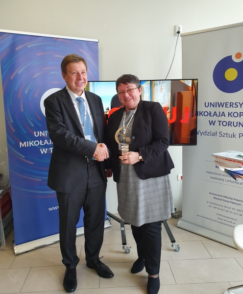 Polska Nagroda Innowacyjności 2019 w rękach prof. dr hab. Elżbiety Basiul zdjęcie