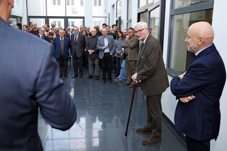 Prof. Kossakowski podczas spotkania w Instytucie Fizyki, zorganizowanego dla uczczenia Jego sukcesu (7.11.2019) fot.Andrzej Romański Zdjęcie ilustracyjne