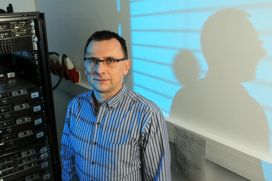 O potrzebie tworzenia kopii bezpieczeństwa opowie prof. Ireneusz Grabowski, dyrektor Instytutu Fizyki UMK fot.Andrzej Romański Zdjęcie ilustracyjne