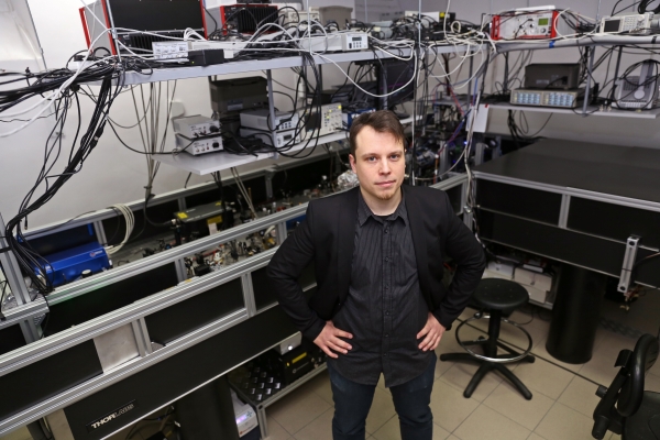 Dr Mateusz Borkowski otrzymał nagrodę PAN zdjęcie
