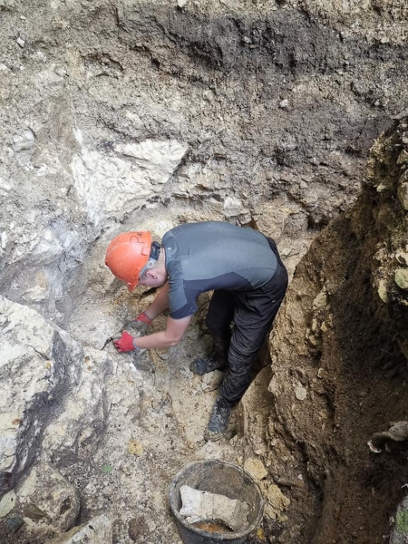 Badania archeologiczne kopalni krzemienia czekoladowego w Dolinie Udorki