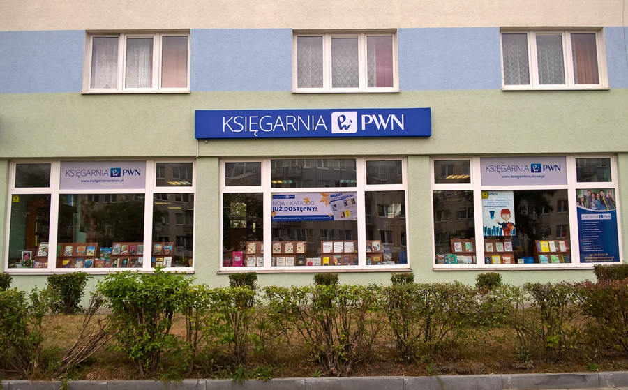 Na zdjęciu witryna księgarni