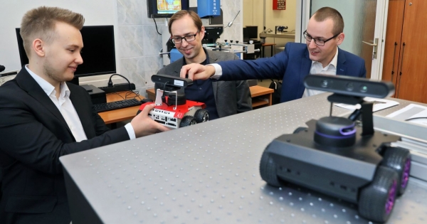 Wyprowadzą roboty na prostą