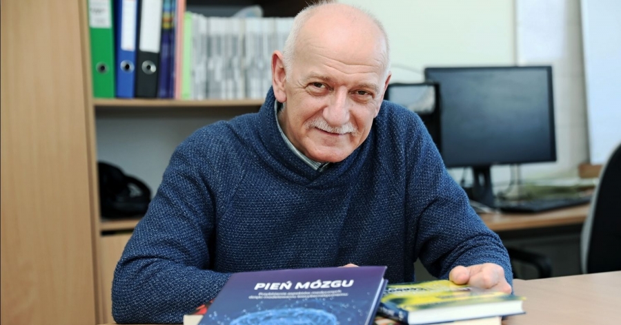 obrazek: Dr Tomasz Komendziński z Katedry Kognitywistyki na Wydziale Filozofii i Nauk Społecznych fot.fot. Andrzej Romański Dr Tomasz Komendziński z Katedry Kognitywistyki na Wydziale Filozofii i Nauk Społecznych
