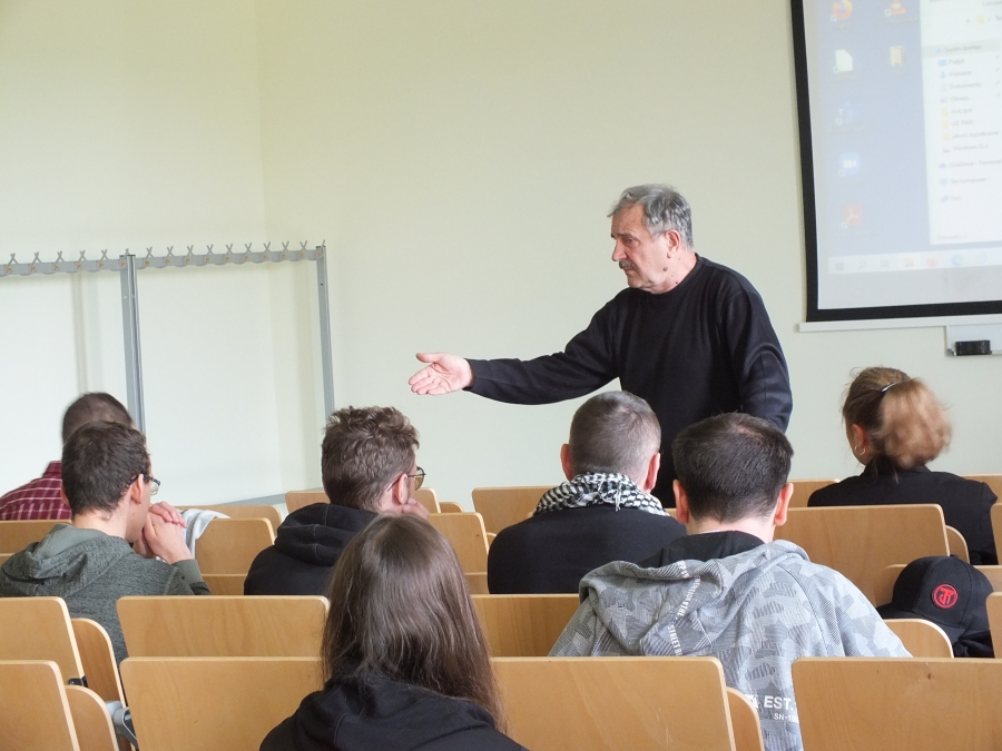 fot.Krystian Chyrkowski Profesor i słuchający go studenci