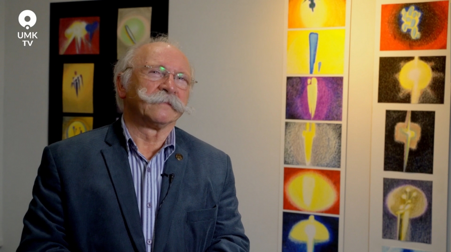 Kadr z filmu UMK TV "Prof. Wiesław Smużny - 50 lat po artystycznym debiucie" Zdjęcie ilustracyjne