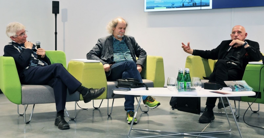 Autorzy książki "Kosmos i życie": prof. Andrzej Strobel, prof. Włodzisław Duch i prof. Jan Kopcewicz fot.Andrzej Romański Autorzy książki