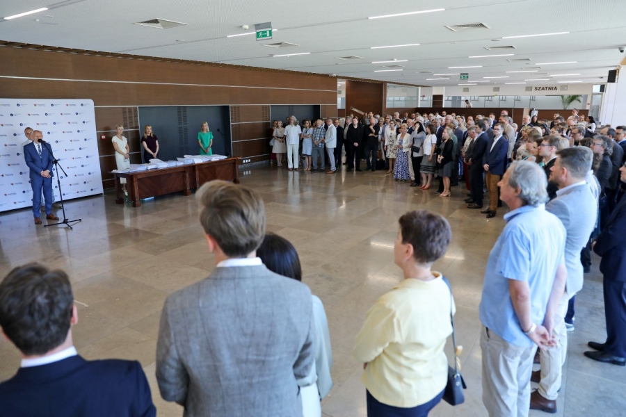 Uroczystość wręczania nagród nauczycielom akademickim (Aula UMK, 24.06.2022) fot.Andrzej Romański Uroczystość wręczania nagród nauczycielom akademickim (Aula UMK, 24.06.2022)