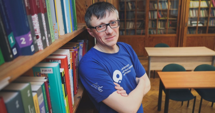 obrazek: Dr Adrian Wójcik z Katedry Psychologii Społecznej i Środowiskowej UMK fot.fot. Andrzej Romański Dr Adrian Wójcik z Katedry Psychologii Społecznej i Środowiskowej UMK