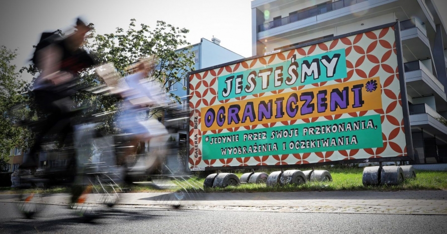 obrazek: Nowy billboard Galerii Rusz pojawił się przy skrzyżowaniu ulic Gagarina i Reja fot.fot. Andrzej Romański Zdjęcie ilustracyjne
