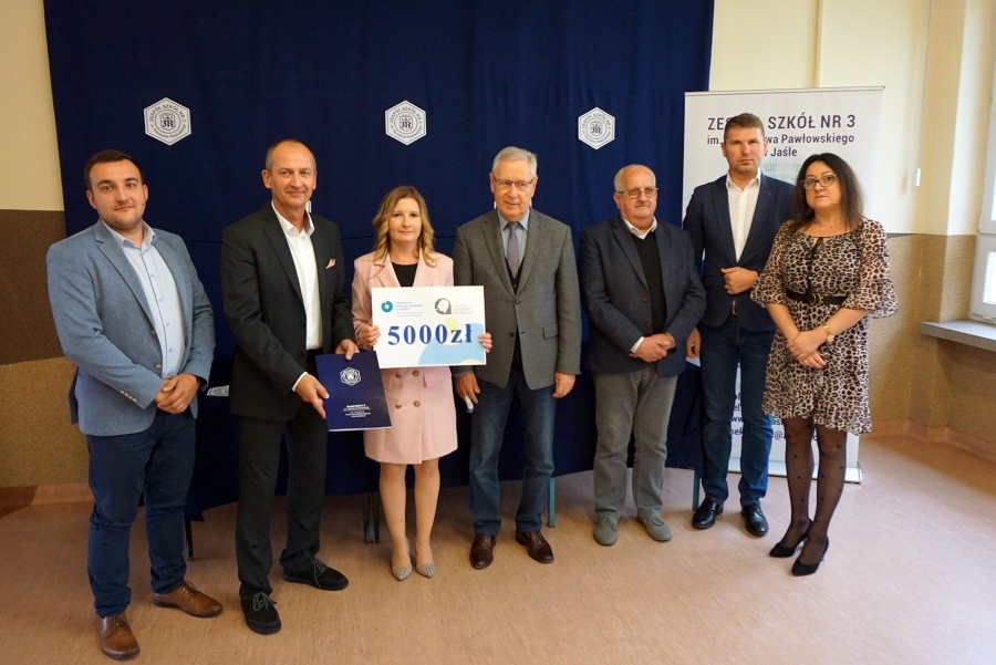 Uroczystość podpisania umowy patronackiej z Zespołem Szkół nr 3 z Jasła. fot.Agnieszka Maczuga Uroczystość podpisania umowy patronackiej z Zespołem Szkół nr 3 z Jasła.