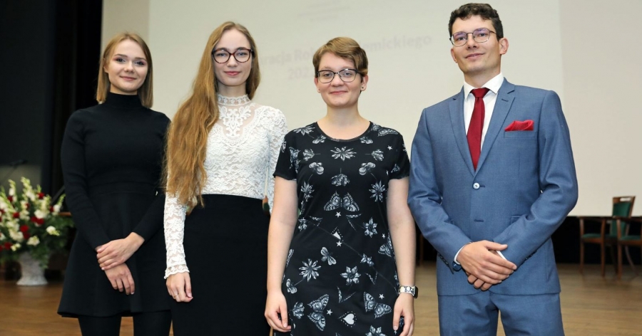 obrazek: Tegoroczni laureaci, a wśród nich nasza studentka (druga od lewej) fot.Andrzej Romański Zdjęcie ilustracyjne