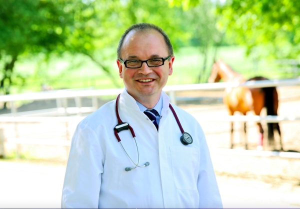 dr n. wet. Jarosław Sobolewski ze stopniem doktora habilitowanego