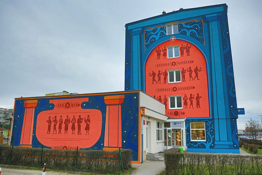 fot.Andrzej Romański na zdjęciu mural na budynku Domu Studenckiego nr 12 w Toruniu
