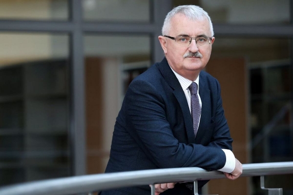 Prof. dr hab. Bogusław Dybaś z nagrodą Prezesa Rady Ministrów Zdjęcie ilustracyjne