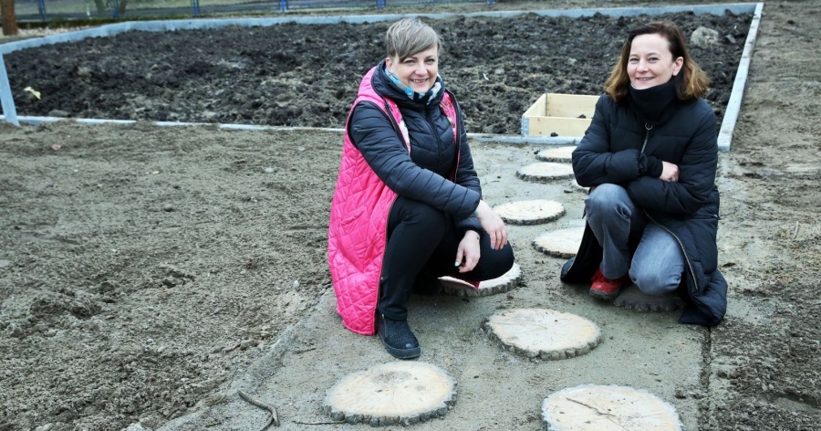 obrazek: KOI coordinator Małgorzata Błaszczak and garden coordinator Paulina Jeziorek photo:Andrzej Romański Zdjęcie ilustracyjne