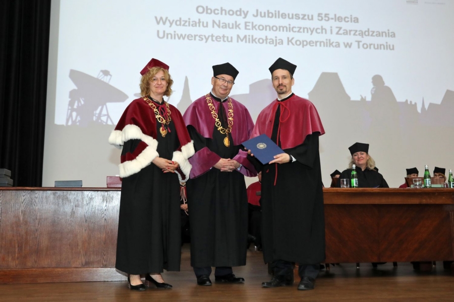 From left: Vice-Rector for Student Affairs - Prof. Beata Przyborowska, Dean of the Faculty of Economic Sciences and Management - Prof. Jerzy Boehlke, and Prof. Jörg Prokop from the Carl von Ossietzky University in Oldenburg