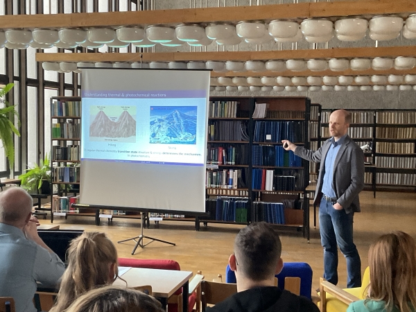 Otwarte Seminarium TASQ. Dr inż. Rafał Szabla z Wydziału Chemicznego Politechniki Wrocławskiej.