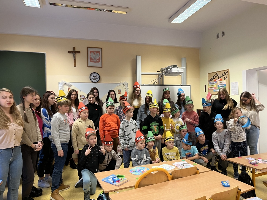 Projekt literacki w edukacji wczesnoszkolnej - Czytanie uskrzydla. Dzięki magii skrzydeł możesz wznieść się wysoko i być tym, kim tylko chcesz... zdjęcie