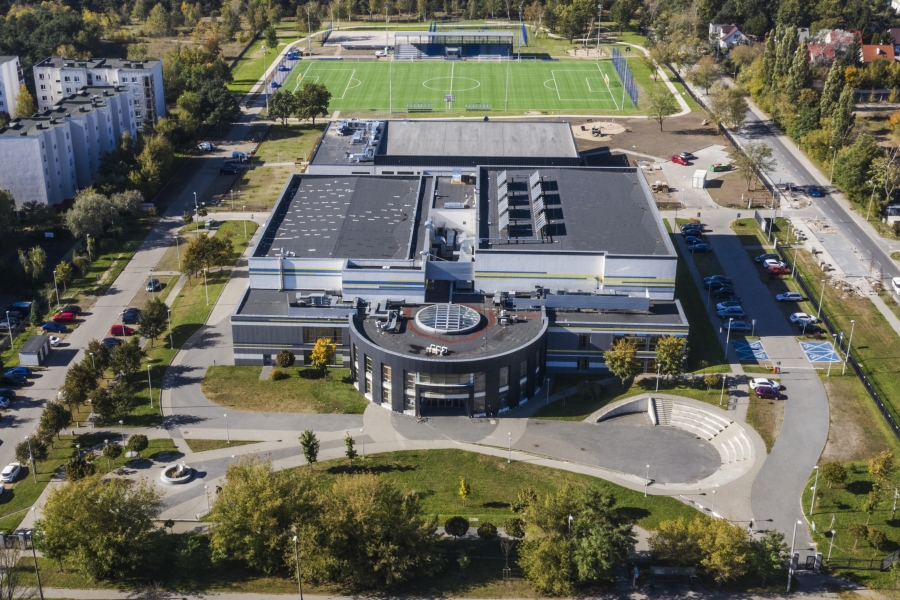 fot.Andrzej Romański na zdjęciu budynek Uniwersyteckiego Centrum Sportowego UMK