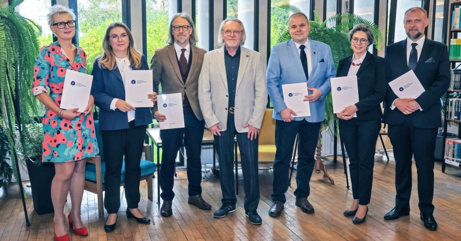 Rektor elekt prof. Andrzej Tretyn i jego zespół rozpoczną kadencję 1 września 2024 r. fot.Andrzej Romański Rektor elekt prof. Andrzej Tretyn i jego zespół rozpoczną kadencję 1 września 2024 r.