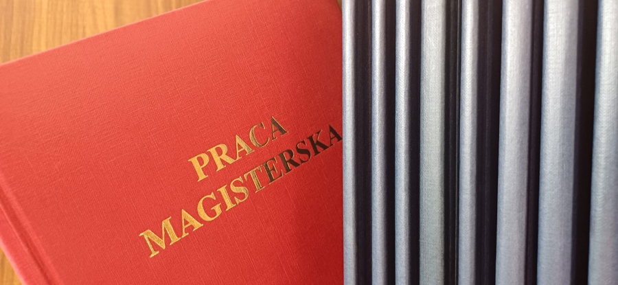 Tematy prac magisterskich fot.Joanna Czarnecka Widok na wachlarz prac magisterskich z różnymi kolorami okładek