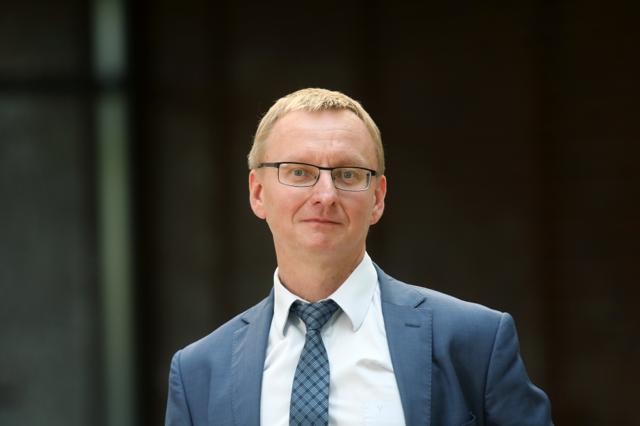 prof. dr hab. Stanisław Roszak fot.Andrzej Romański Uśmiechnięty mężczyzna w garniturze