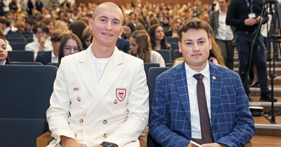 Najlepszy student-sportowiec Mirosław Ziętarski i najlepszy absolwent UMK w minionym roku akademickim mgr inż. Mateusz Kowalski fot.fot. Andrzej Romański Zdjęcie ilustracyjne