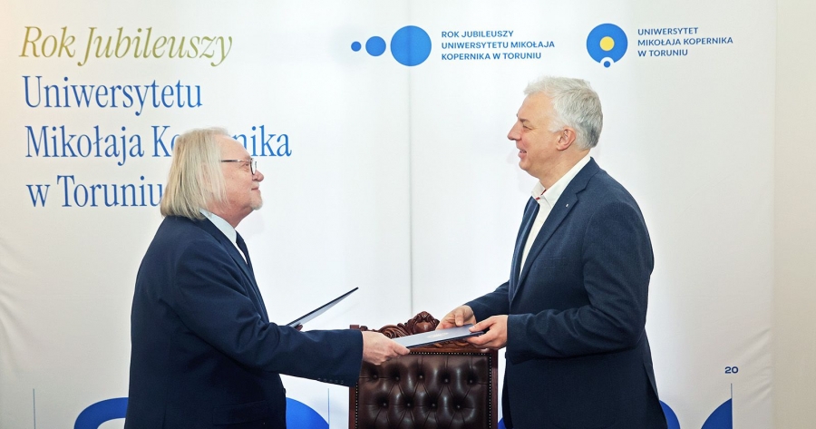 Umowę podpisali rektor UMK prof. dr hab. Andrzej Tretyn oraz prof. Serhiy Kvit, rektor Uniwersytetu "Akademia Kijowsko-Mohylańska" w Kijowie fot.fot. Andrzej Romański Zdjęcie ilustracyjne