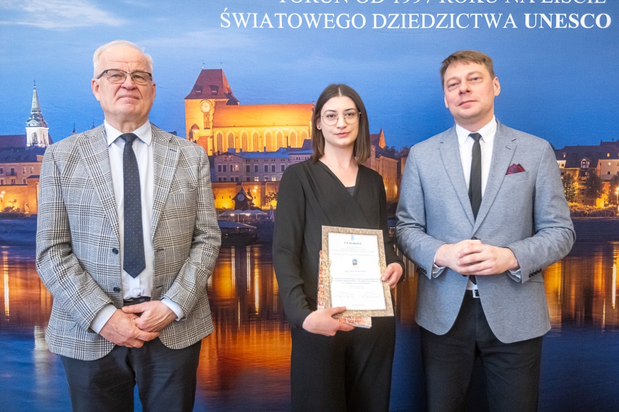 Na zdjęciu od lewej: Prezes ToMiTo prof. Krzysztof Mikulski, mgr Marzena Wilk, Wiceprezydent Torunia Adam Szponka Zdjęcie ilustracyjne