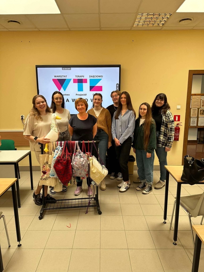 Spotkanie studentek V roku pedagogiki specjalnej z terapeutką Julią Ostrowską zdjęcie