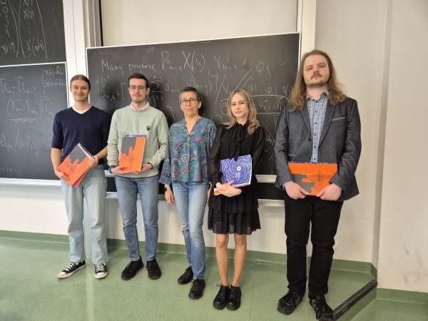 Certyfikaty SPSS Technology Junior Expert Zdjęcie ilustracyjne