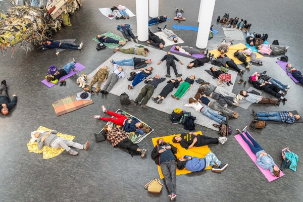 FOTORELACJA Z BIENNALE DE PARIS W TORUNIU / ADAM FISZ Zdjęcie ilustracyjne