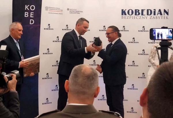 JULIUSZ RACZKOWSKI Z NAGRODĄ "KOBEDIAN- BEZPIECZNY ZABYTEK"