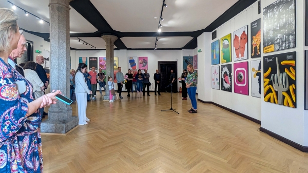 FOTORELACJA Z WYSTAWY ALICJI WERNER W DWORZE ARTUSA Zdjęcie ilustracyjne