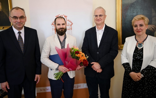 WITOLD MIEDZIAK Z NAGRODĄ ZA NAJLEPSZĄ PUBLIKACJĘ O WIELKOPOLSCE Zdjęcie ilustracyjne