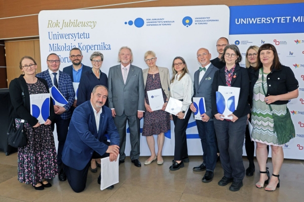 NAGRODY JM REKTORA DLA PRACOWNIKÓW WYDZIAŁU SZTUK PIĘKNYCH Zdjęcie ilustracyjne