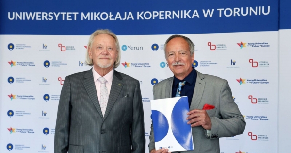 Prof. Wojciech Olszewski z Nagrodą Rektora UMK Zdjęcie ilustracyjne