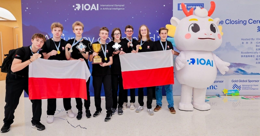 Laureaci z medalami fot.Materiały prasowe International Olympiad in Artifical Intelligence Laureaci z medalami
