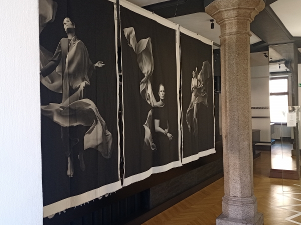 WIDZĘ CIĘ - MIĘDZYNARODOWA WYSTAWA W GALERII ARTUS W TORUNIU Zdjęcie ilustracyjne