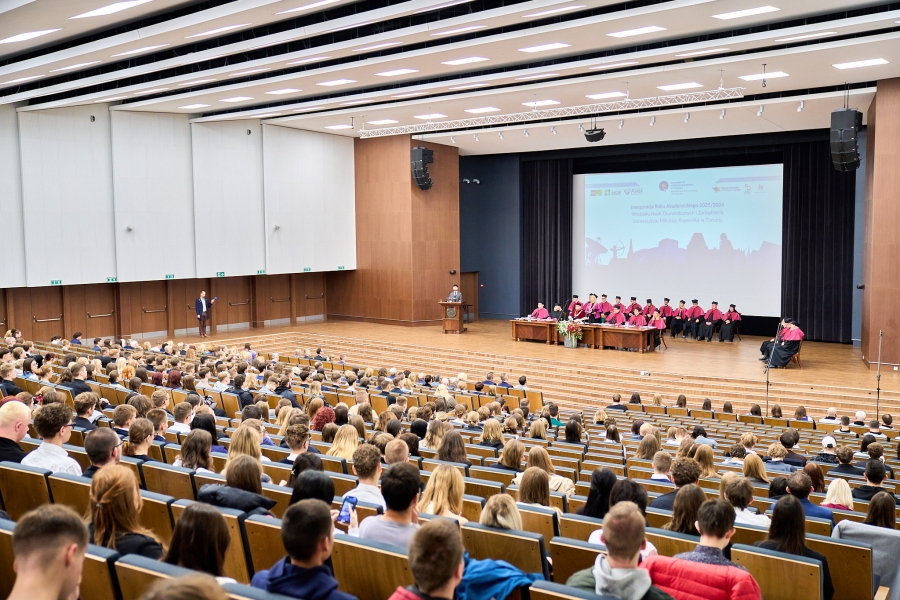6 października 2025 r. w auli Uniwersytetu Mikołaja Kopernika w Toruniu odbyła się uroczysta wydziałowa inauguracja roku akademickiego 2025/2026. fot.Szymon Jankowski Zdjęcie ilustracyjne