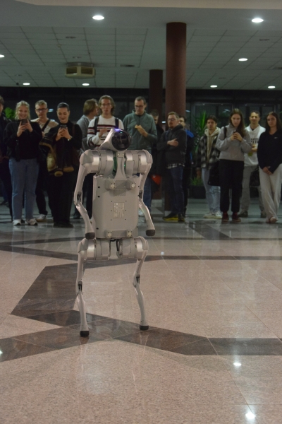 Spotkanie z robotem na meetit.live Zdjęcie ilustracyjne