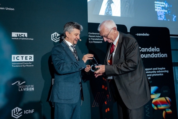 Podwójne wyróżnienie dla prof. Andrzeja Kowalczyka z okazji 25 lat spektralnej OCT w Toruniu