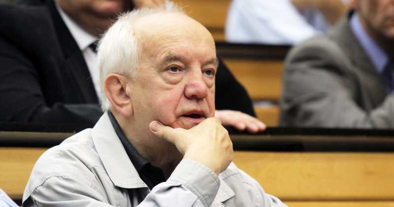 Prof. dr hab. Franciszek Rozpłoch