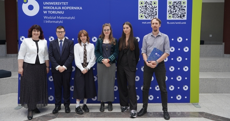 Zwycięzcy konkursu - Anna Strugielska, Weronika Dąbrowska, Magdalena Jarońska i Wojciech Ofiara.