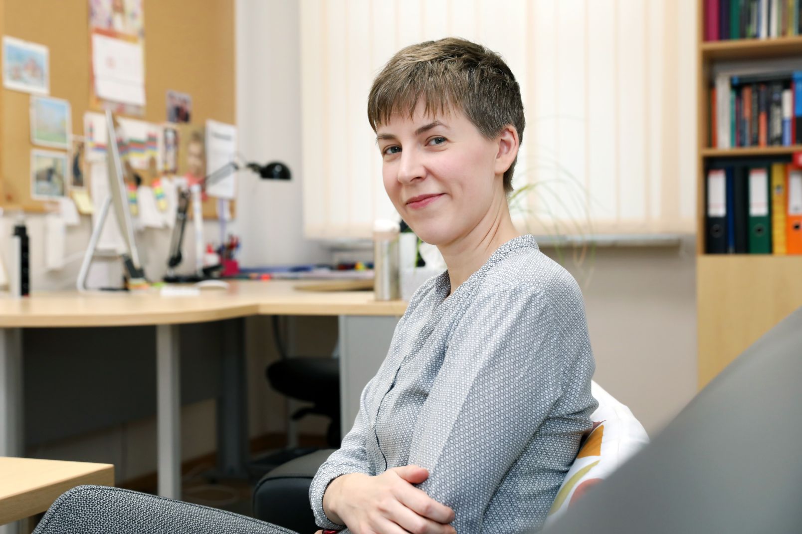 Katharina Boguslawski siedząca w biurze