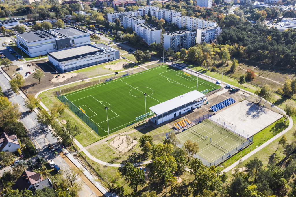 Widok z lotu ptaka na boisko UCS.