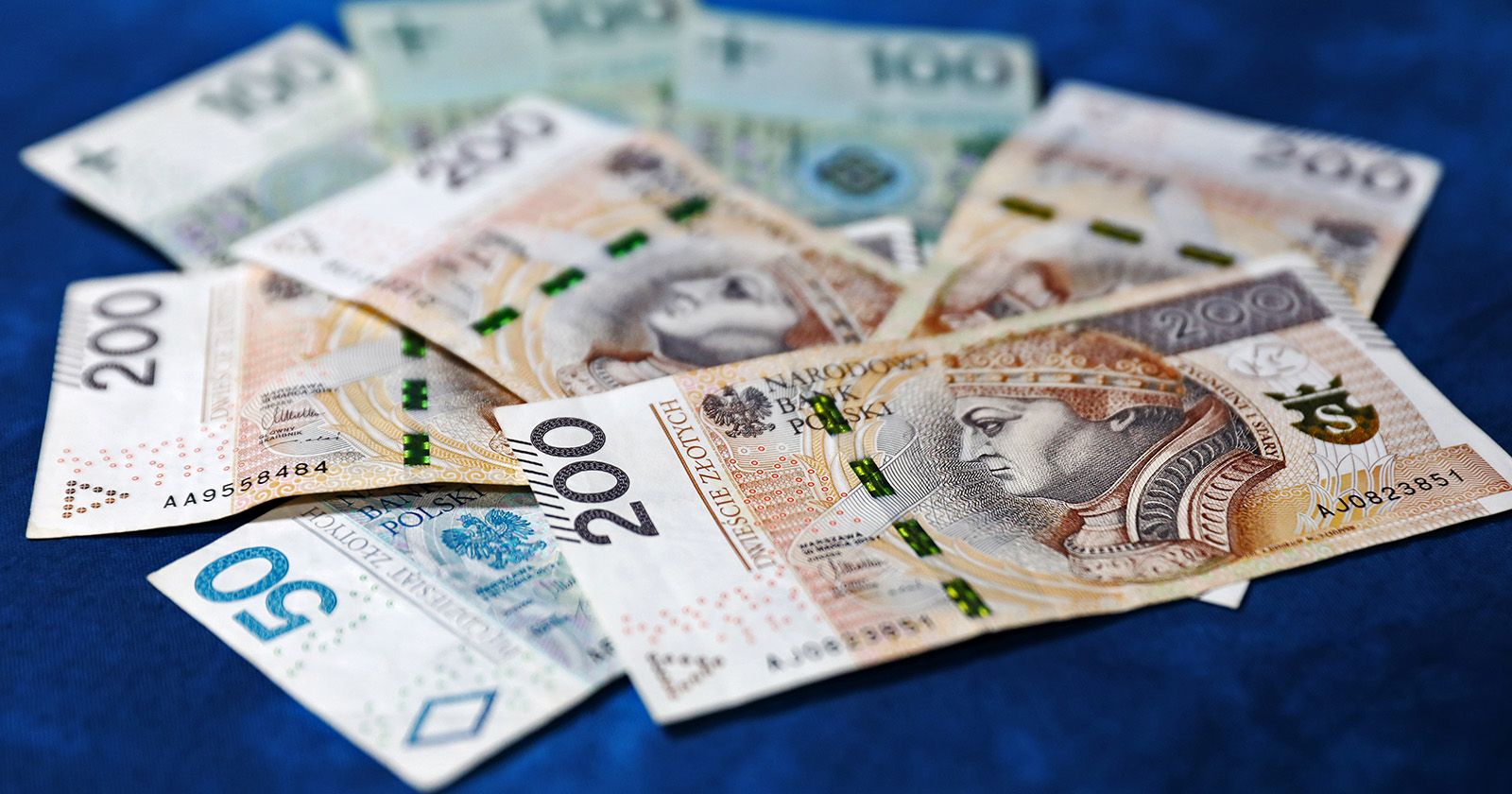 Zdjęcie banknot&oacute;w o nominale 200 zł